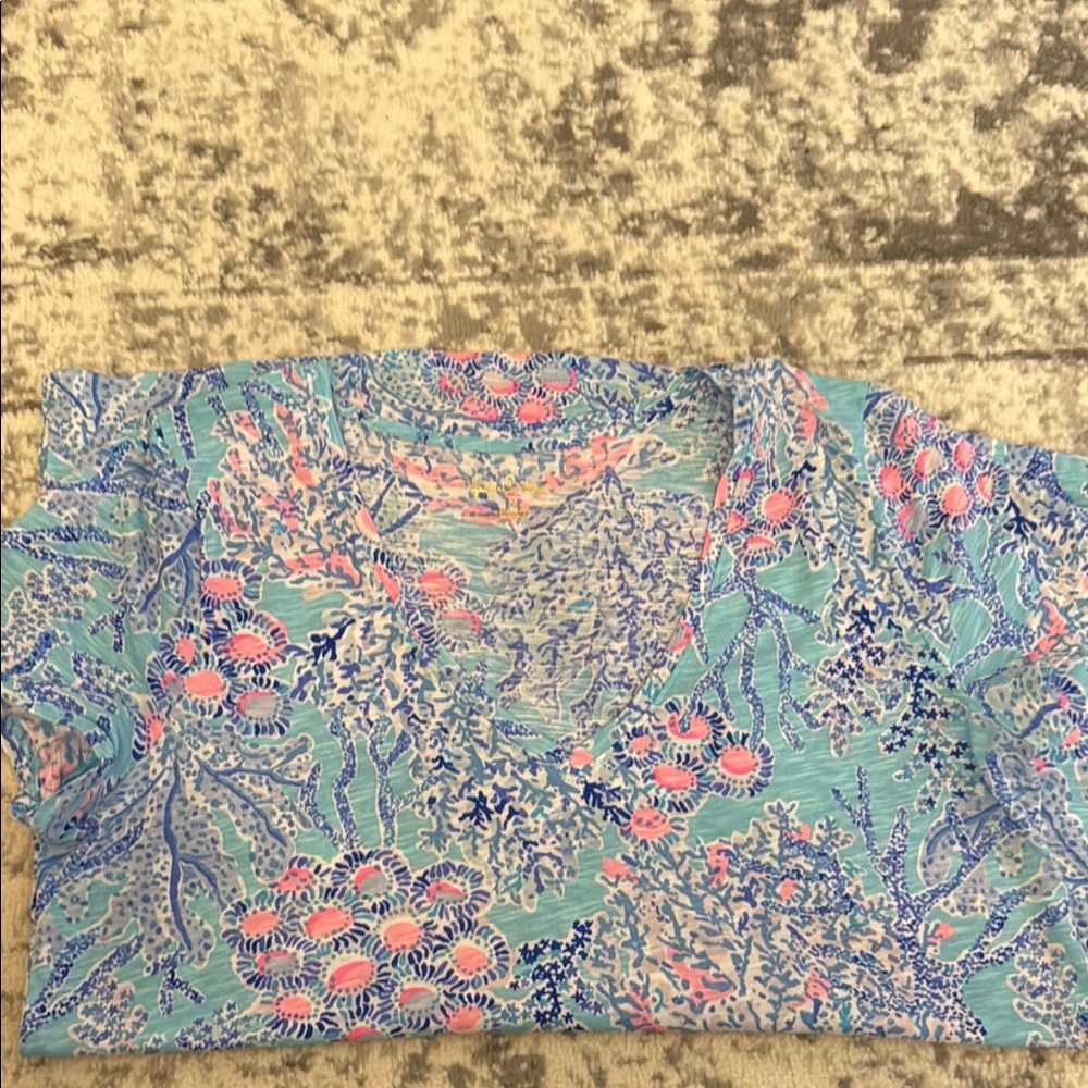 Lilly Pulitzer V-Neck like new, size medium